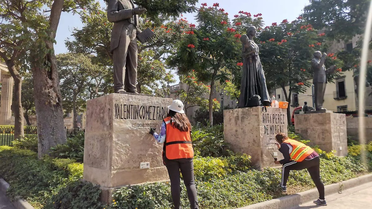 Aplican nueva técnica para que no se roben las letras de los personajes ilustres